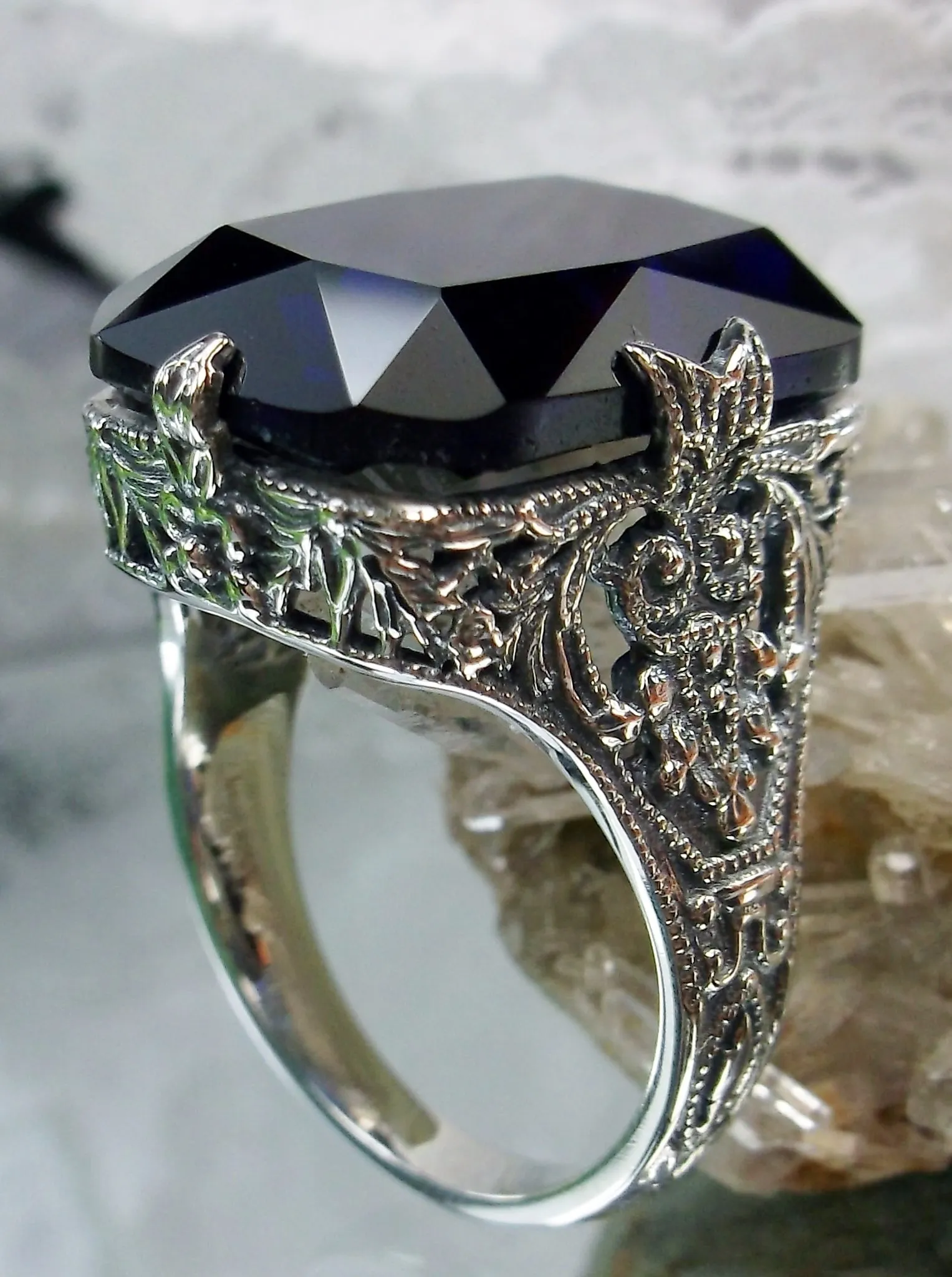 Blue Sapphire Ring, Vintage Jewelry #D202