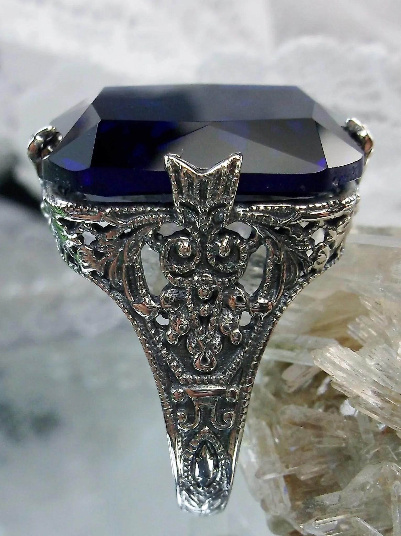 Blue Sapphire Ring, Vintage Jewelry #D202