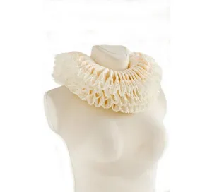 Creamy Elizabethan neck ruff
