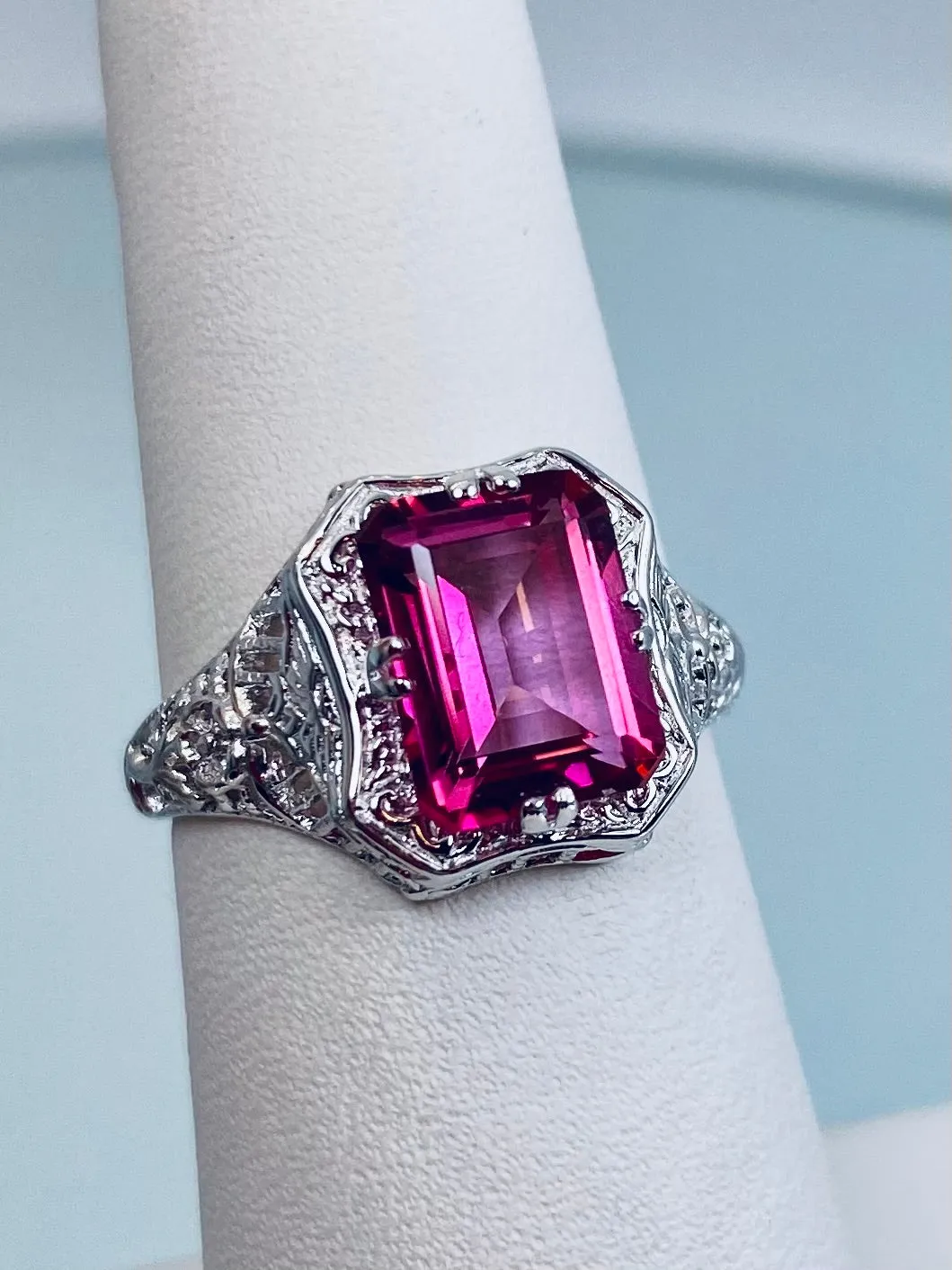 D148, Lovely Rectangle Ring, Natural or Simulated Gem, Edwardian Jewelry #D148