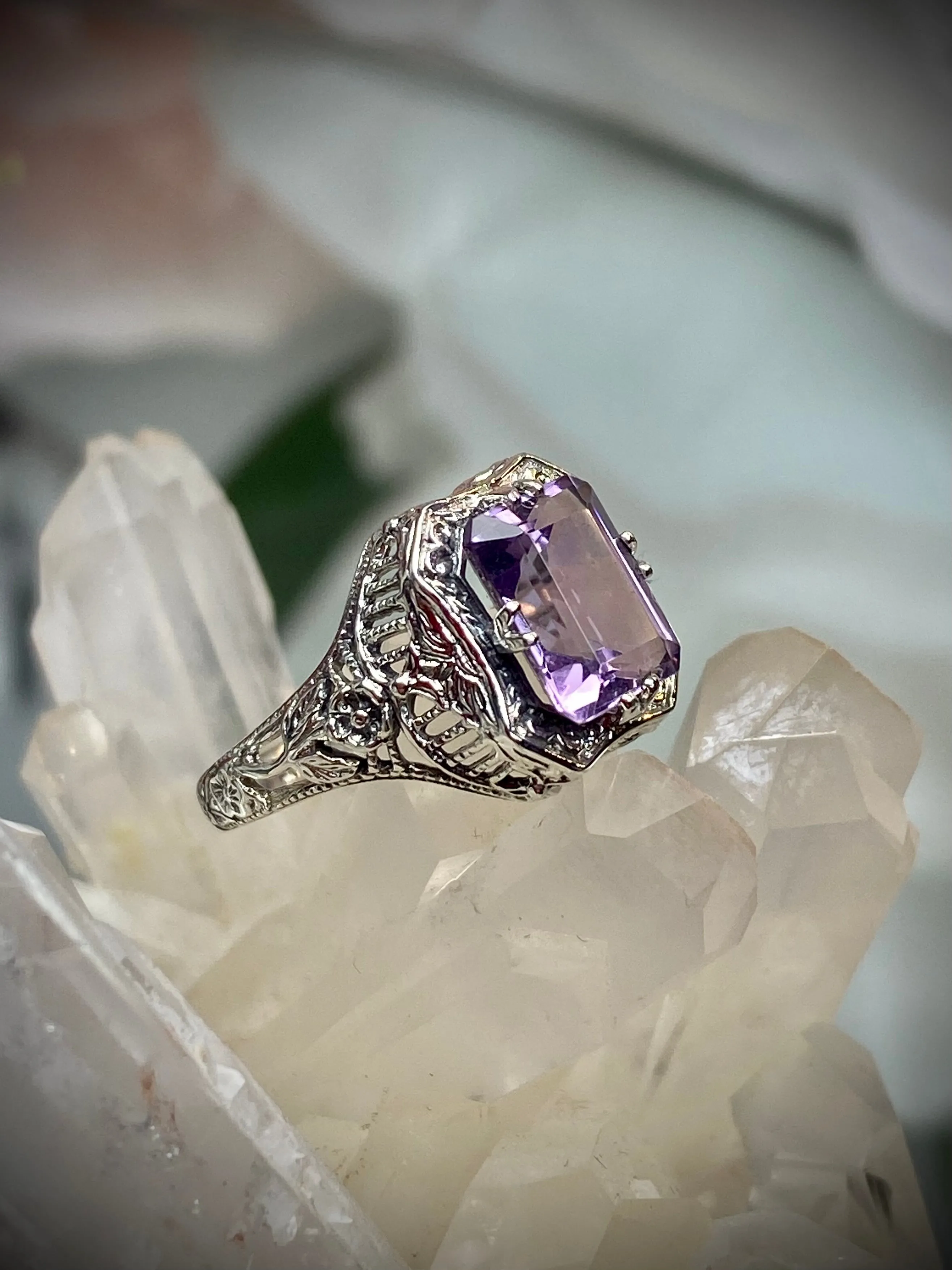 D148, Lovely Rectangle Ring, Natural or Simulated Gem, Edwardian Jewelry #D148