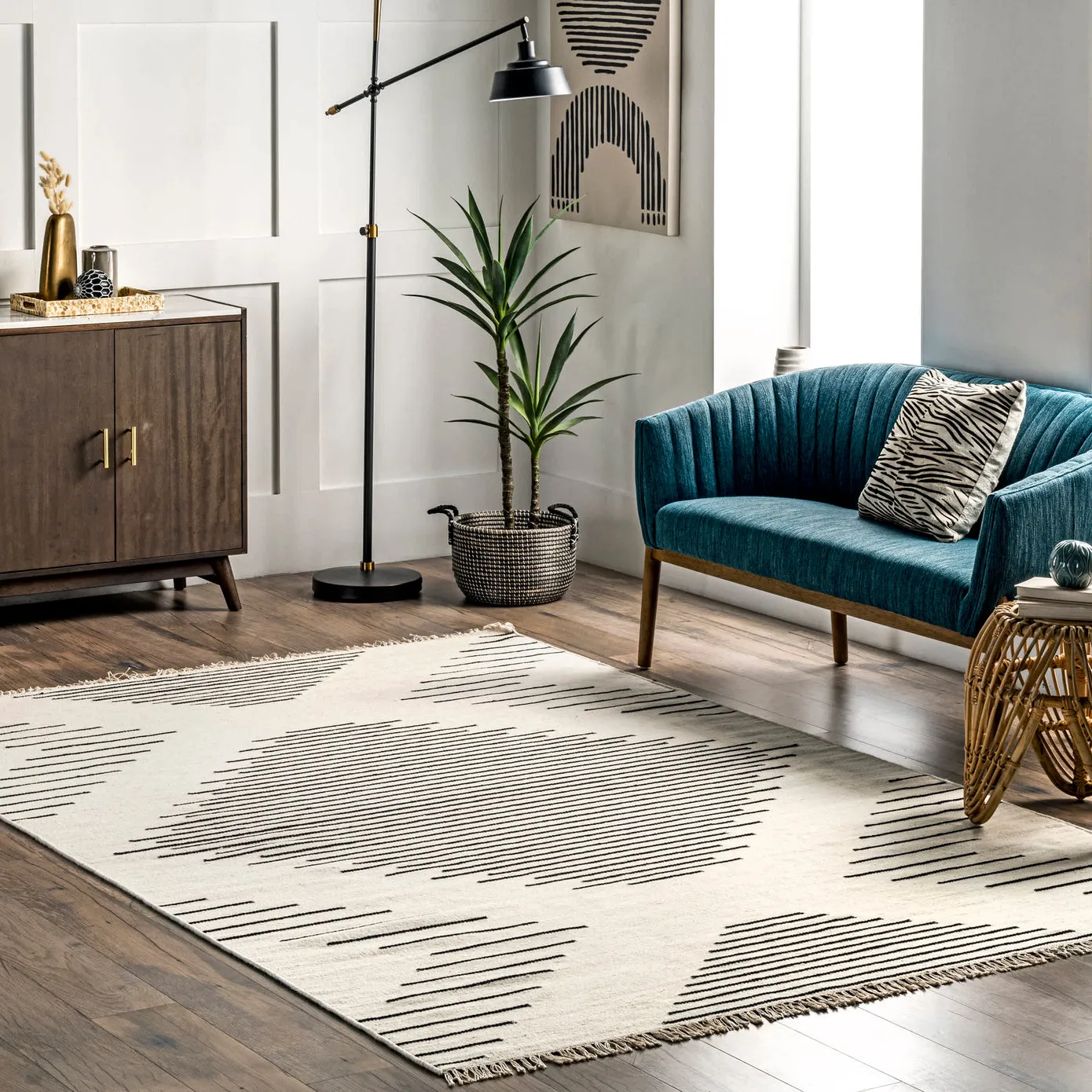 DELORA BOHEMIAN WOOL BLEND TASSELED AREA RUG 