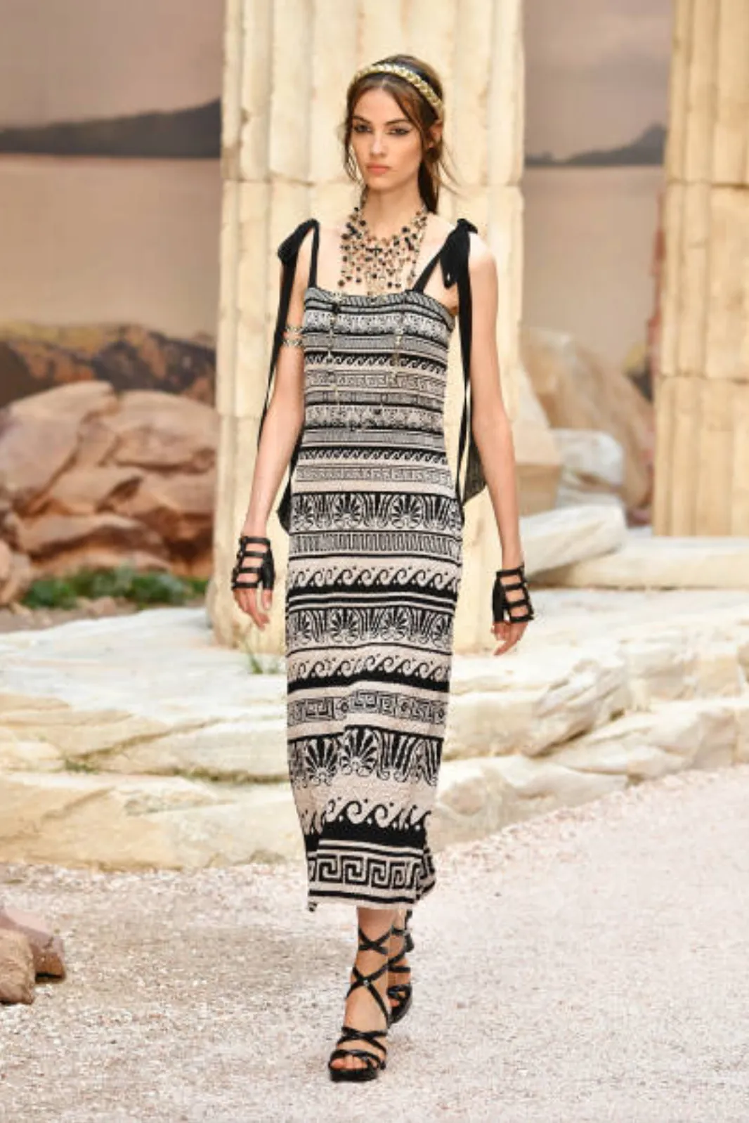 Easy to Wear Cruise 2018 Chanel by Karl Lagerfeld Look 13 Knit Sheath Dress w Tie Shoulders