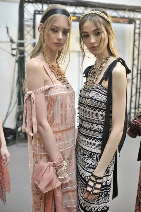 Easy to Wear Cruise 2018 Chanel by Karl Lagerfeld Look 13 Knit Sheath Dress w Tie Shoulders