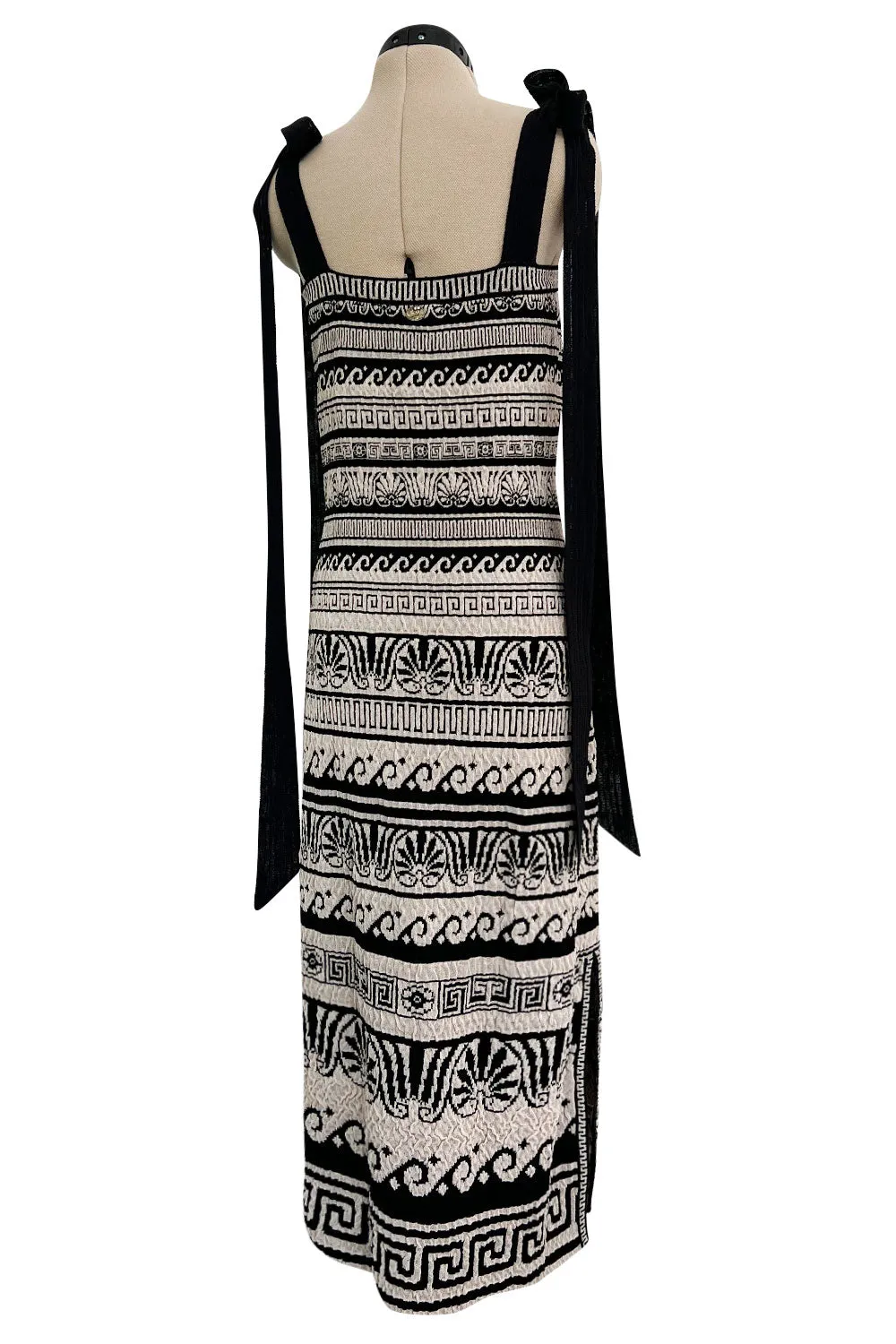 Easy to Wear Cruise 2018 Chanel by Karl Lagerfeld Look 13 Knit Sheath Dress w Tie Shoulders