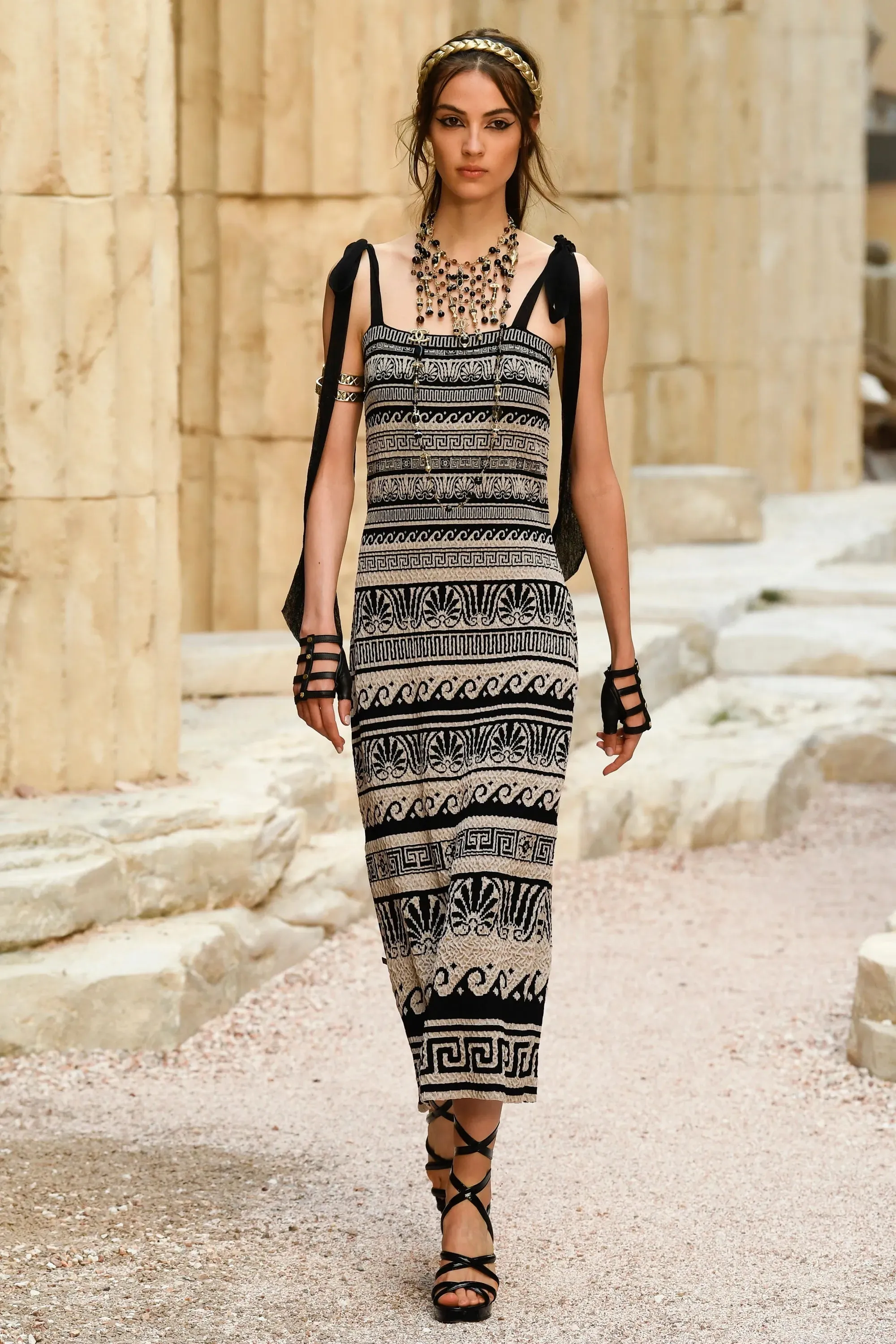 Easy to Wear Cruise 2018 Chanel by Karl Lagerfeld Look 13 Knit Sheath Dress w Tie Shoulders