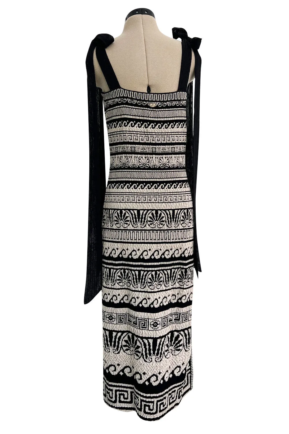 Easy to Wear Cruise 2018 Chanel by Karl Lagerfeld Look 13 Knit Sheath Dress w Tie Shoulders