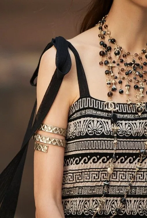 Easy to Wear Cruise 2018 Chanel by Karl Lagerfeld Look 13 Knit Sheath Dress w Tie Shoulders