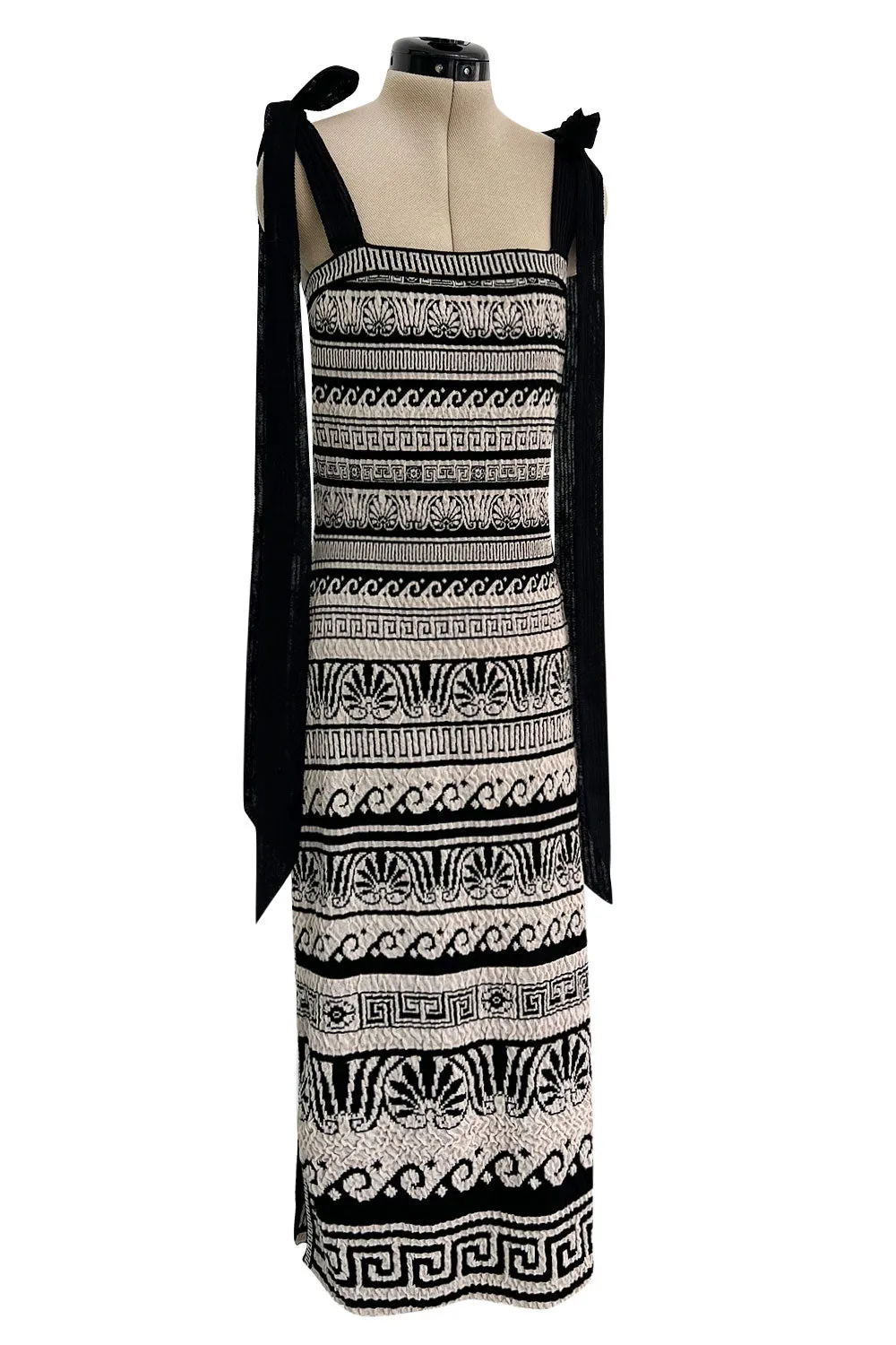 Easy to Wear Cruise 2018 Chanel by Karl Lagerfeld Look 13 Knit Sheath Dress w Tie Shoulders