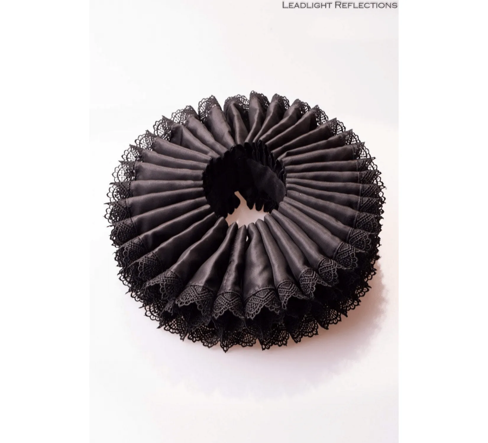 Elizabethan neck ruff