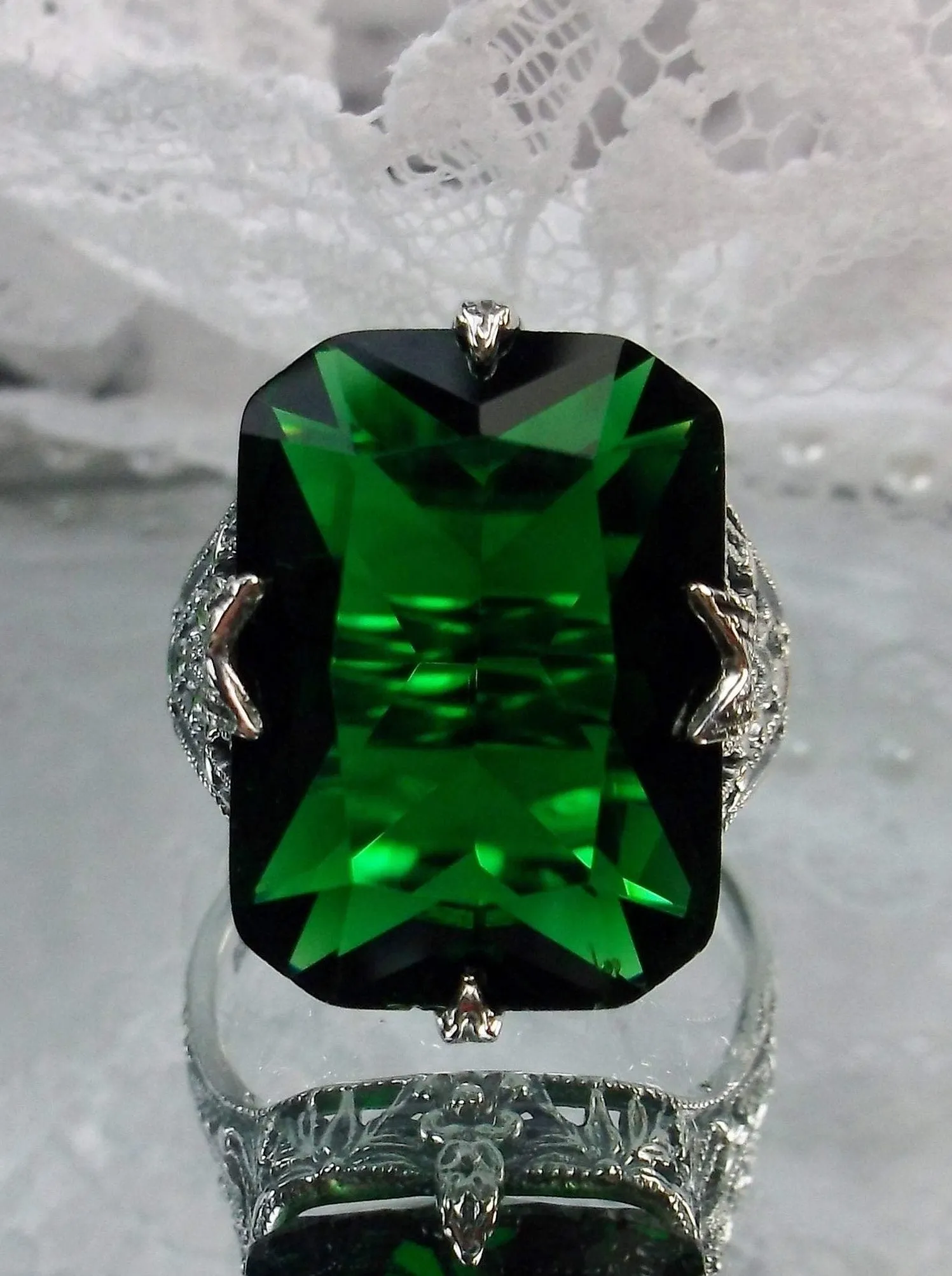 Emerald Green Ring, Vintage Jewelry #D202