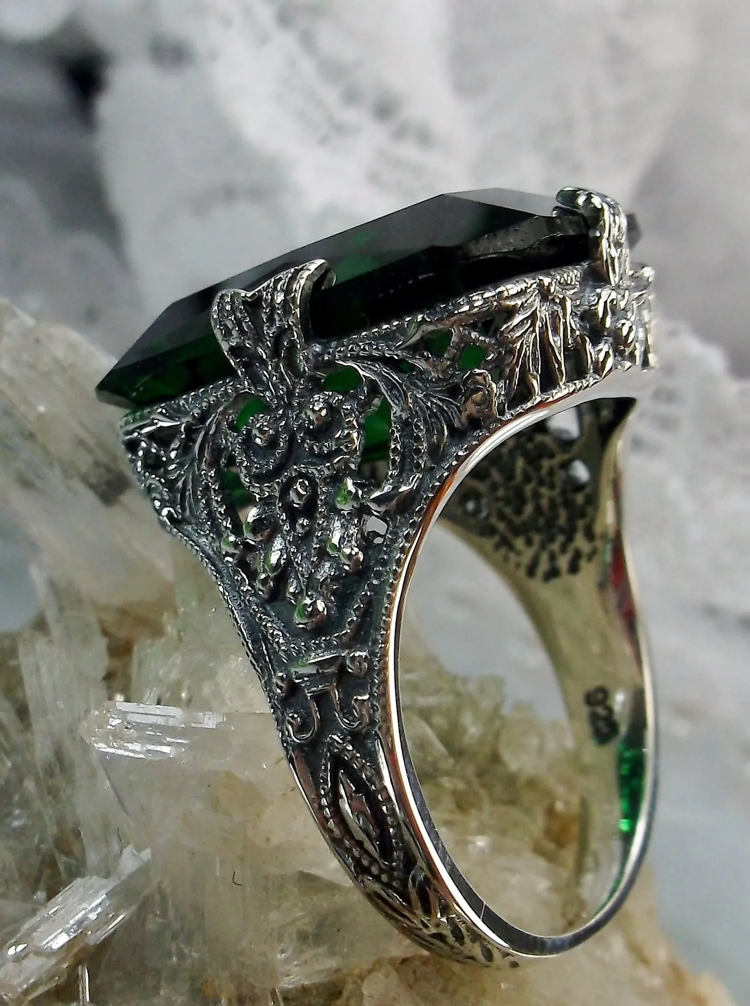 Emerald Green Ring, Vintage Jewelry #D202