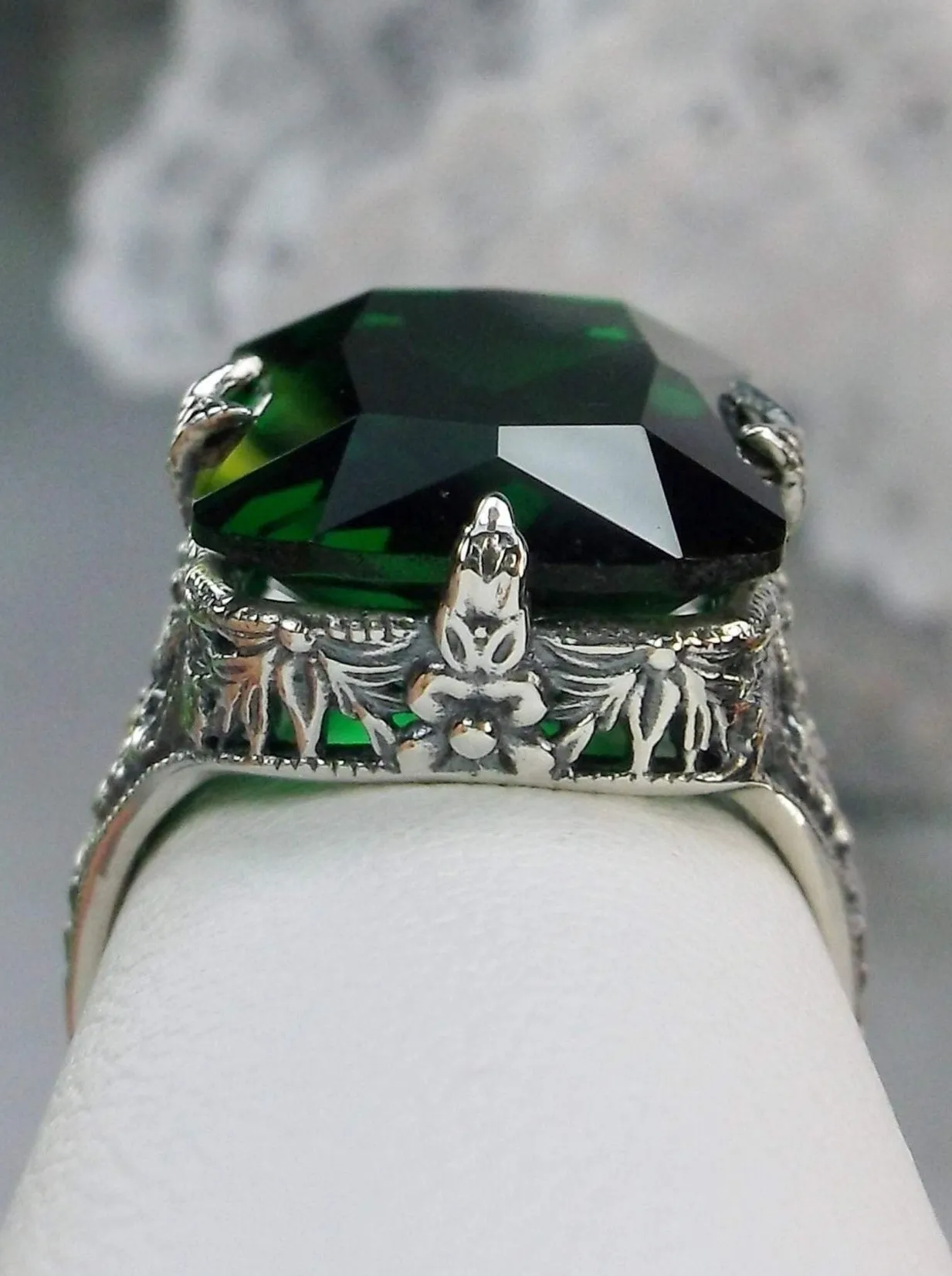 Emerald Green Ring, Vintage Jewelry #D202