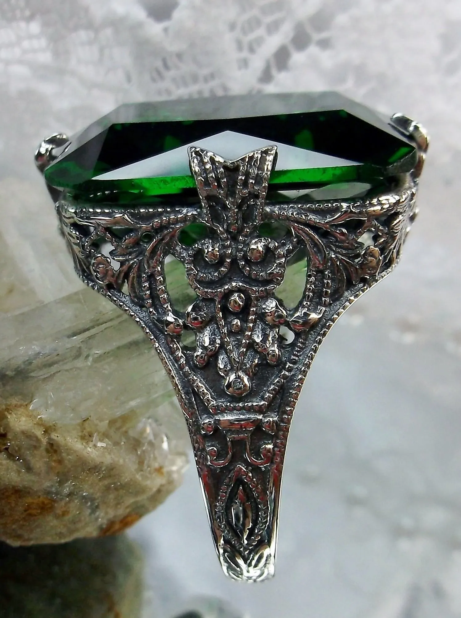 Emerald Green Ring, Vintage Jewelry #D202