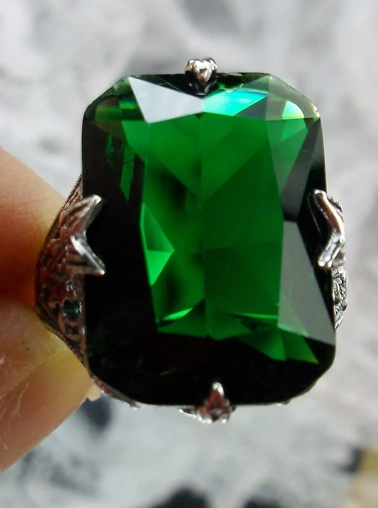 Emerald Green Ring, Vintage Jewelry #D202