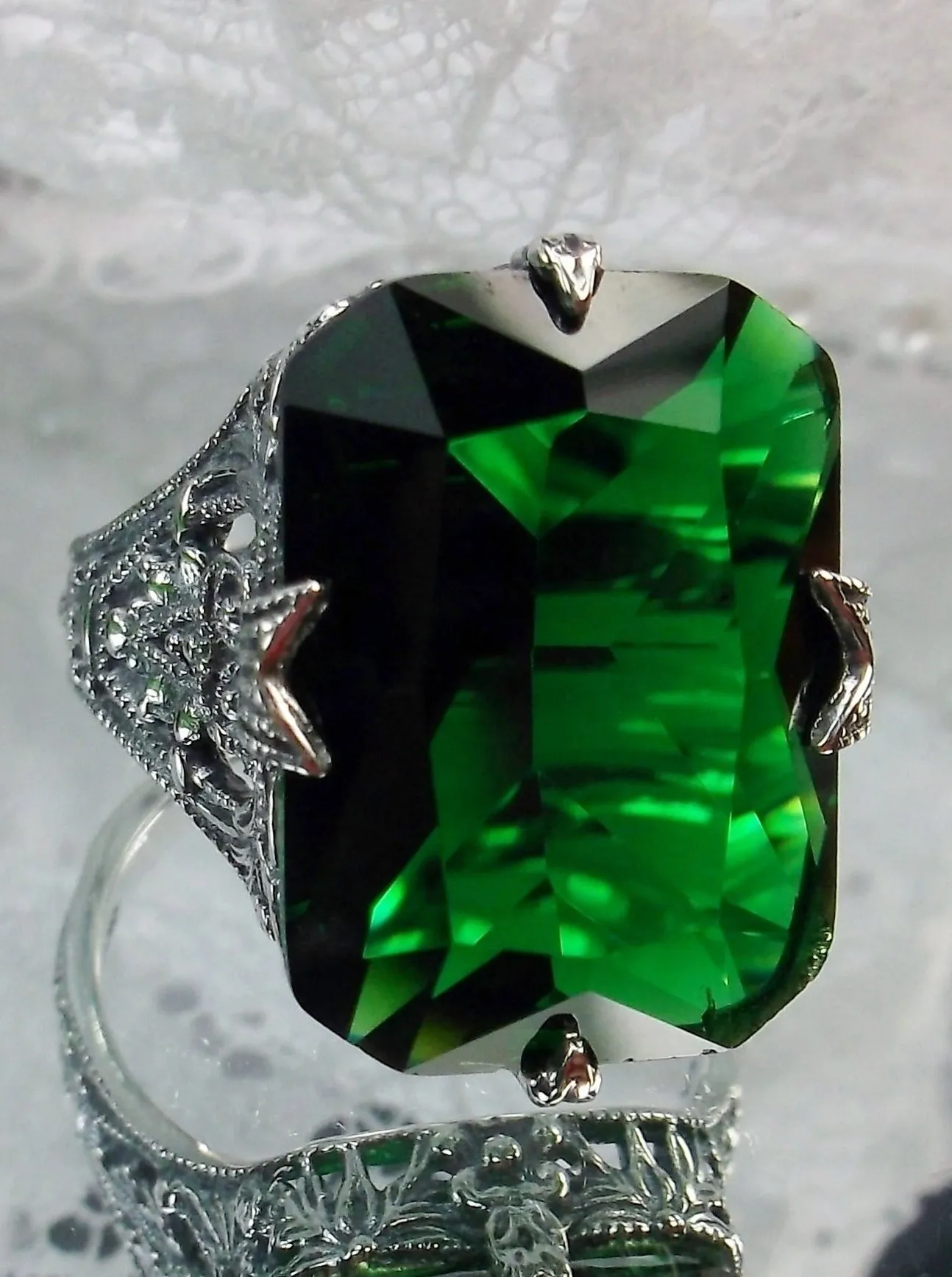 Emerald Green Ring, Vintage Jewelry #D202