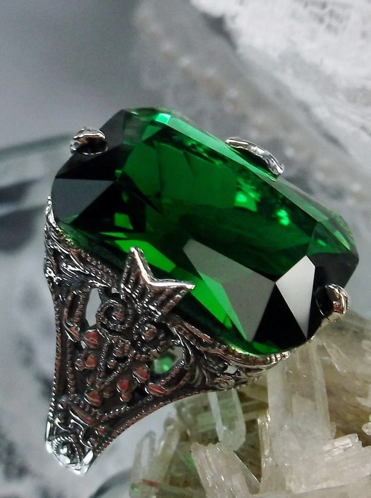 Emerald Green Ring, Vintage Jewelry #D202