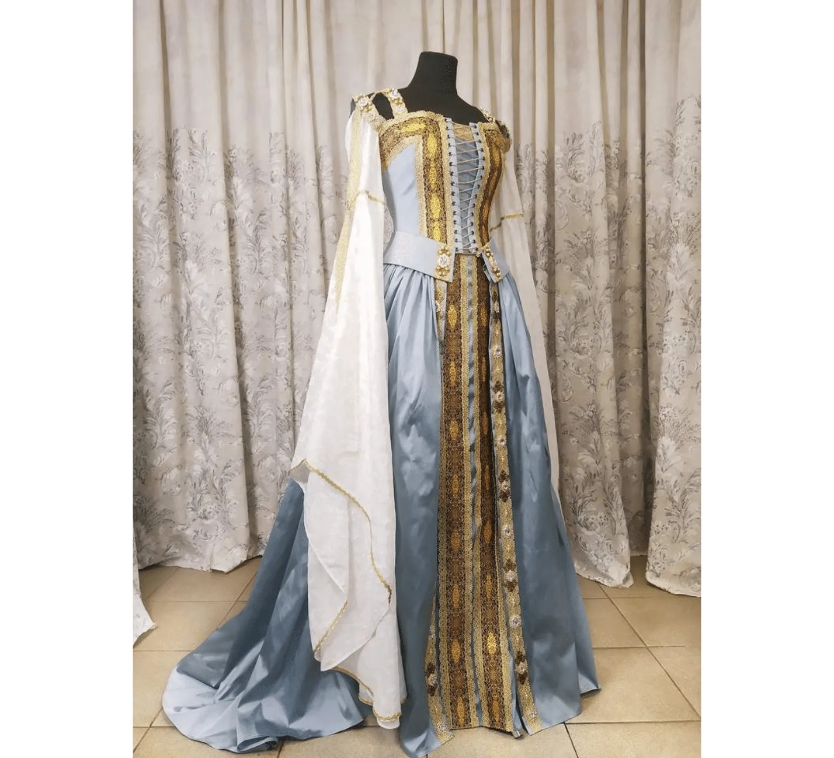 Italian renaissance courtesan dress inspired by Dangerous Beauty