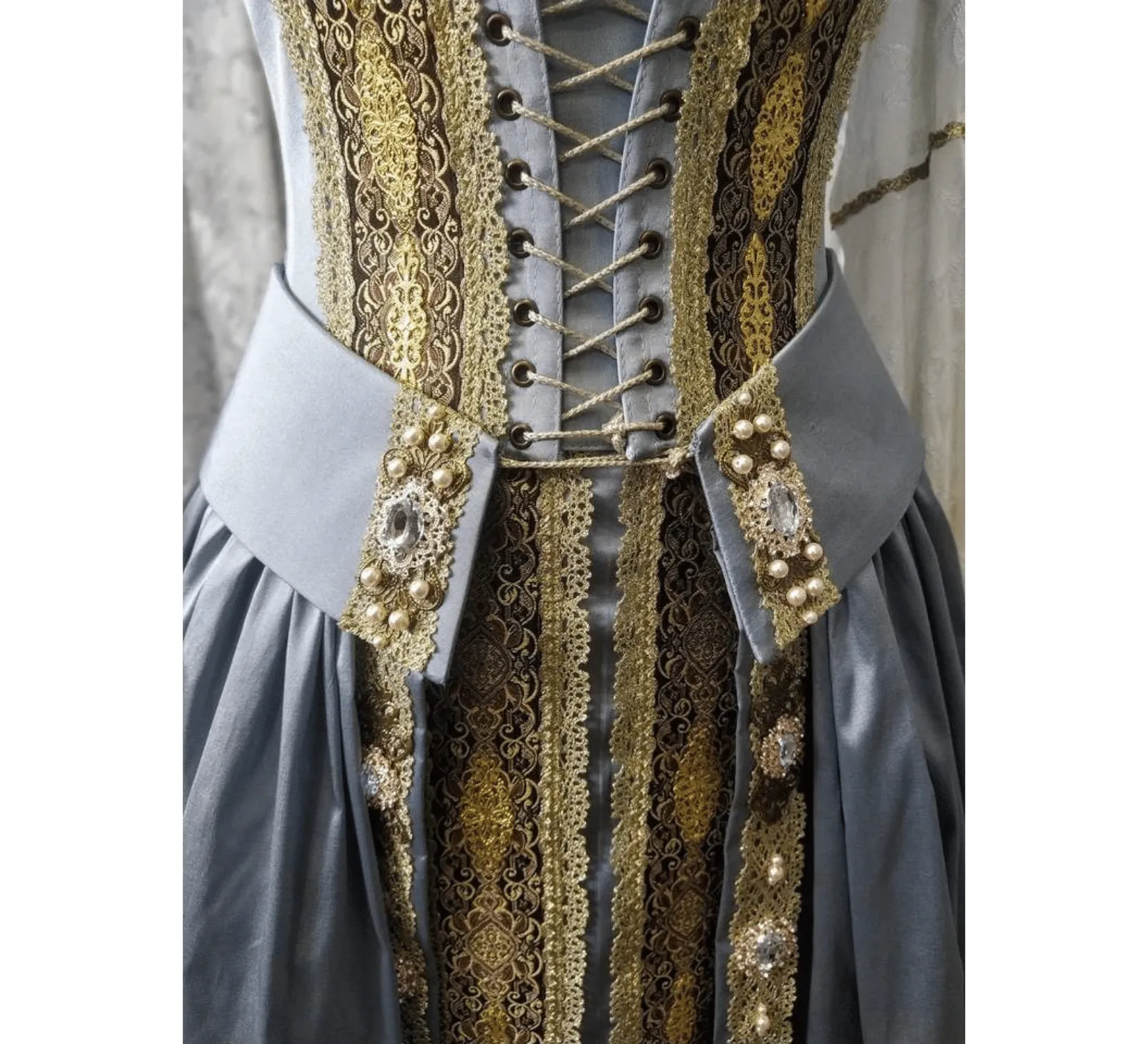 Italian renaissance courtesan dress inspired by Dangerous Beauty