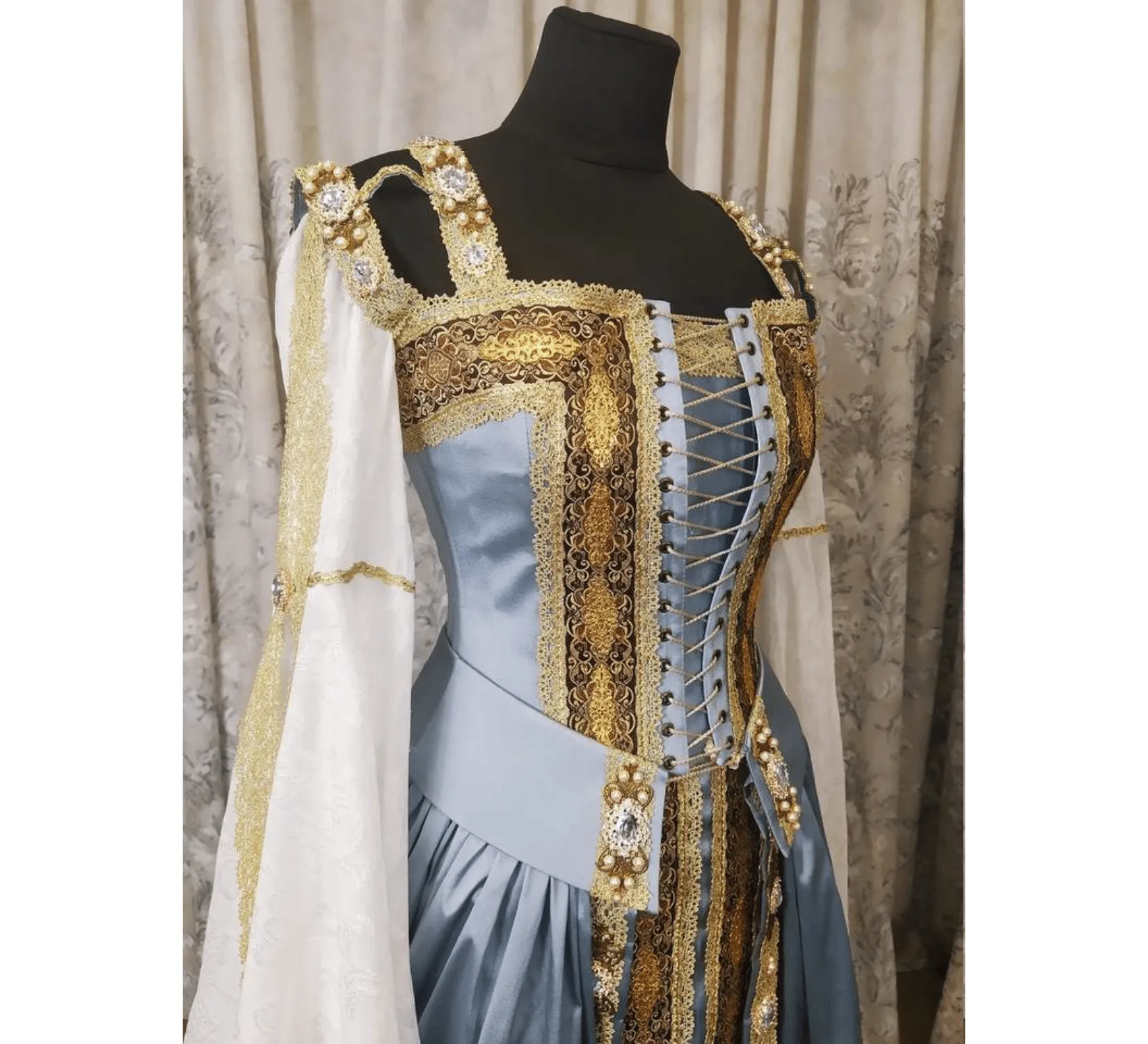 Italian renaissance courtesan dress inspired by Dangerous Beauty