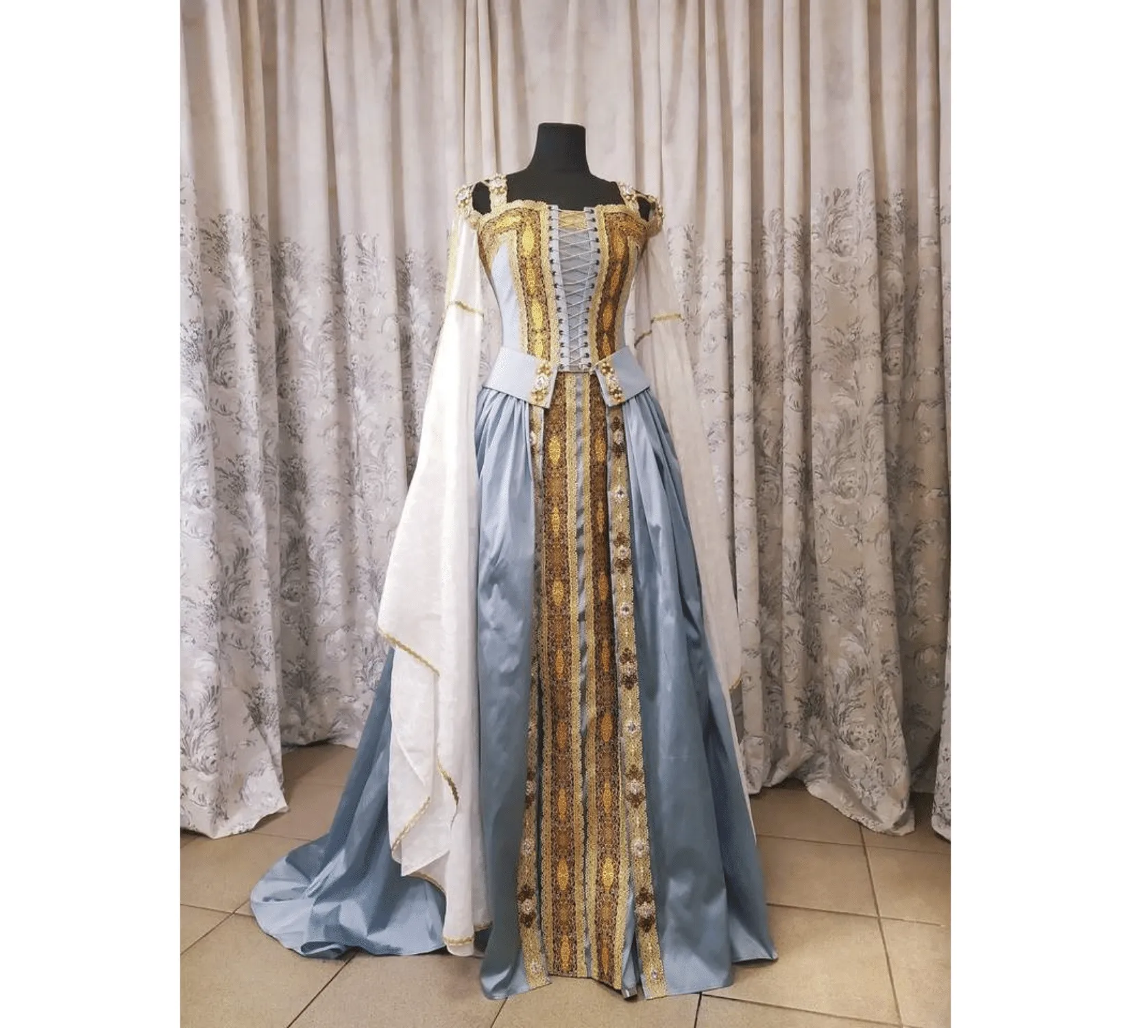 Italian renaissance courtesan dress inspired by Dangerous Beauty
