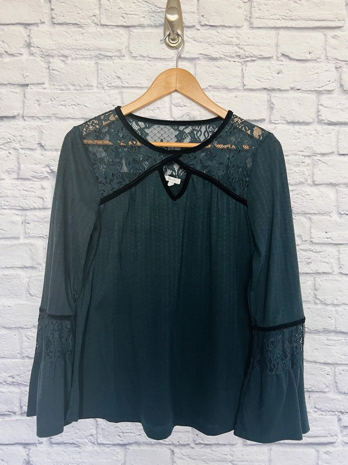 MAURICES  Dark Green Long Sleeve Top Sz M Velvet Trim Lace Boho Whimsigoth
