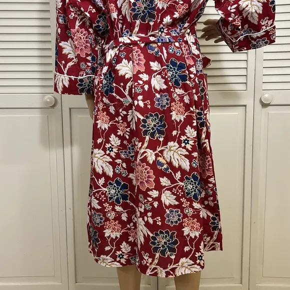 NWT The Metropolitan Museum of Art Lyon Floral Robe Multicolor Small/Medium