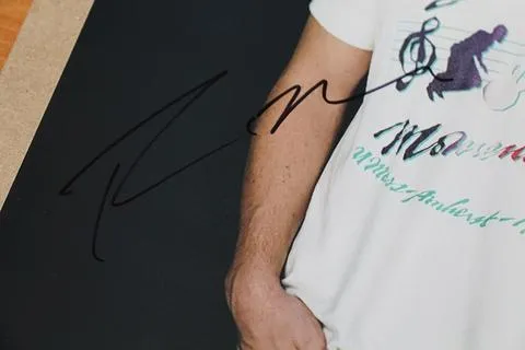 Ryan Gosling Signed Autographed Glossy 11x14 Photo (PSA/DNA)