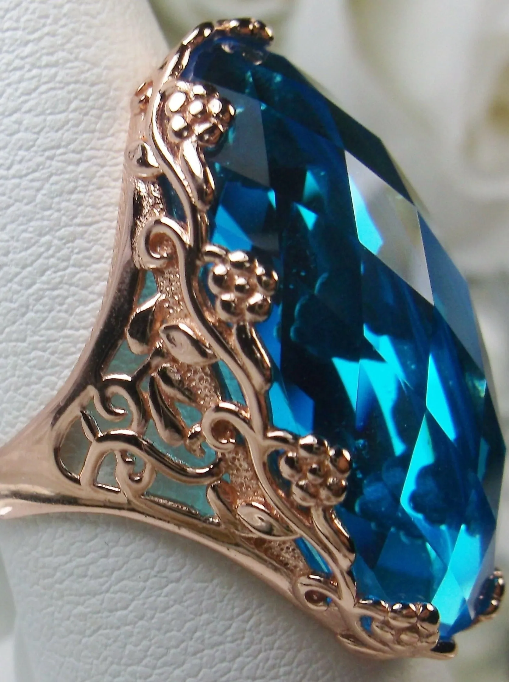 Swiss Blue Topaz Ring, Rose Gold plated Sterling Silver, Large Oval gem, Vintage Jewelry #D97