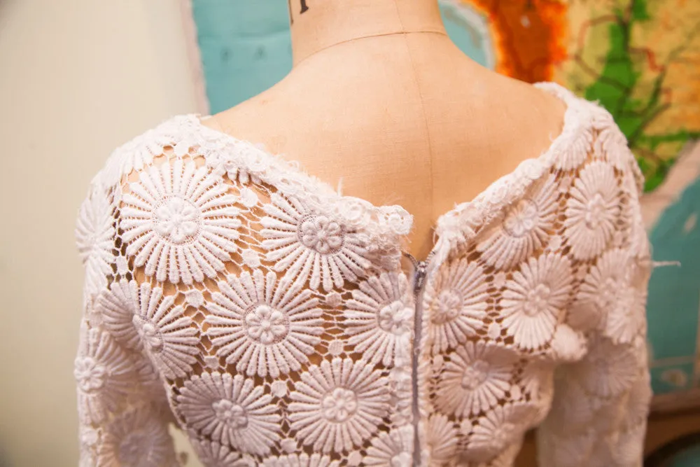 Vintage 60s Crocheted Lace Wedding Dress // Size 8 - 10 // Bohemian Wedding