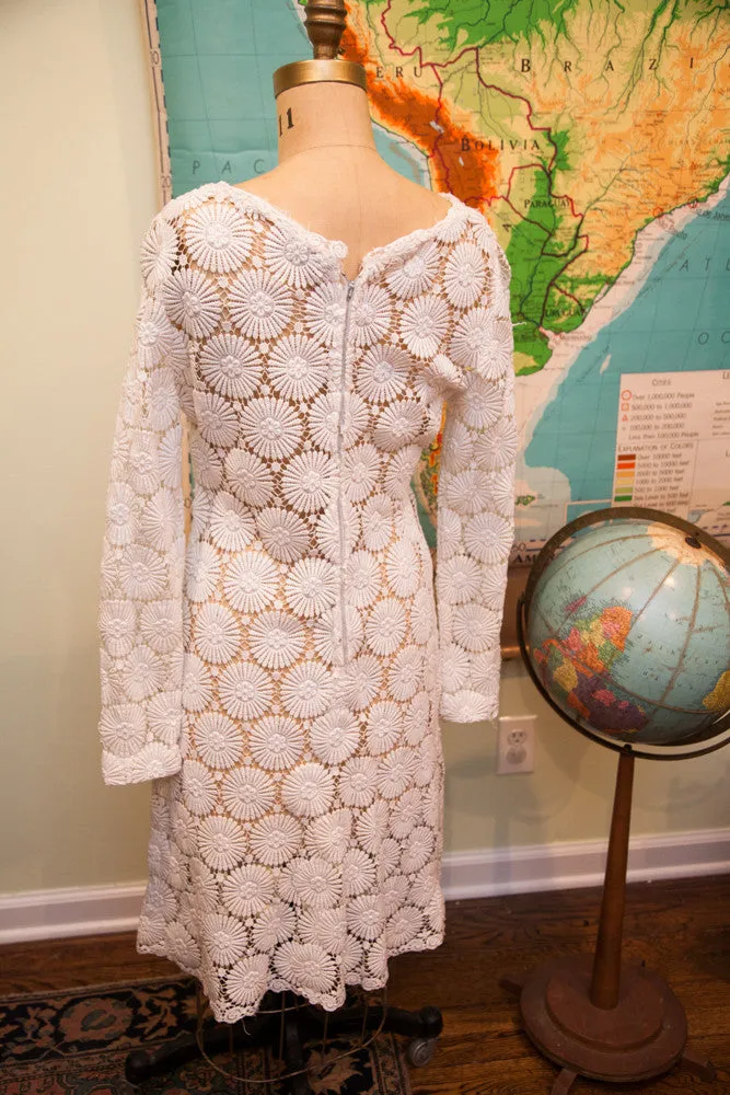 Vintage 60s Crocheted Lace Wedding Dress // Size 8 - 10 // Bohemian Wedding