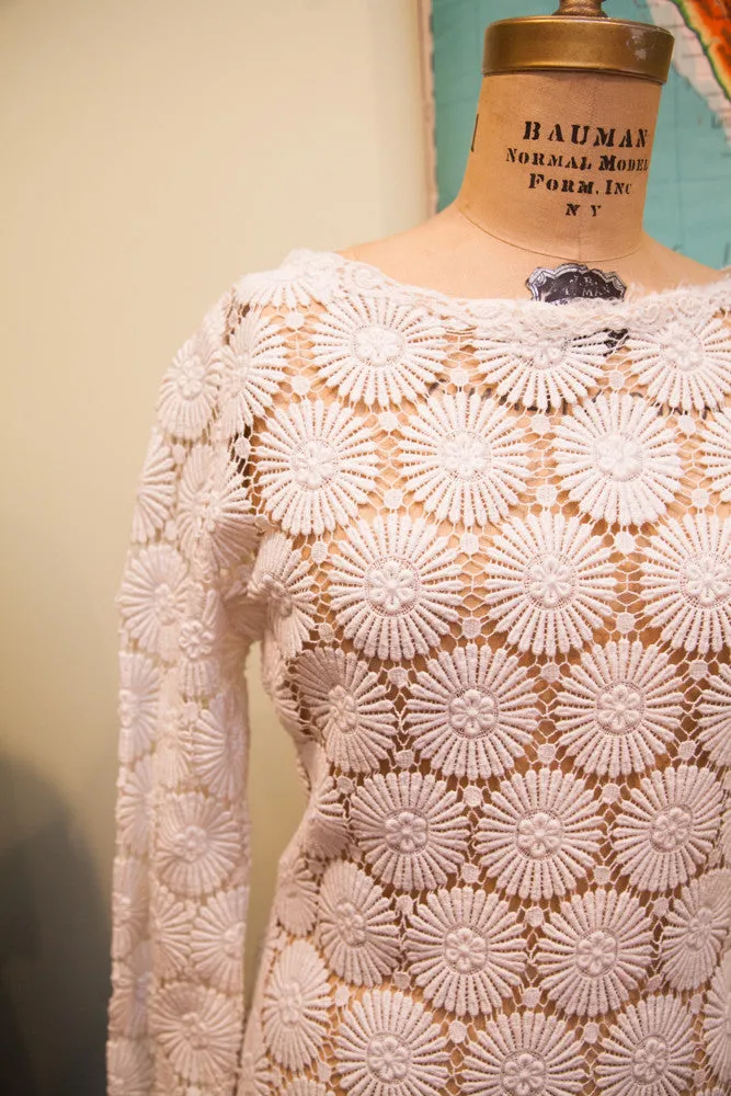 Vintage 60s Crocheted Lace Wedding Dress // Size 8 - 10 // Bohemian Wedding