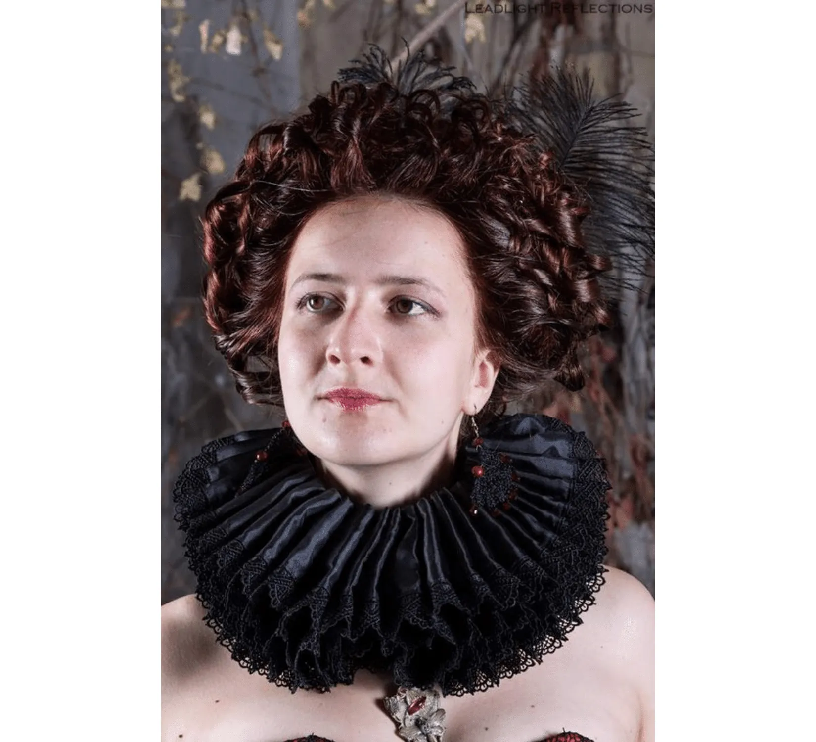 White Elizabethan neck ruff